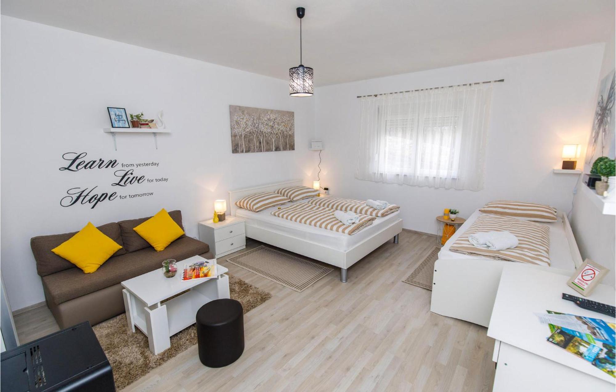 Gorgeous Home In Knin With Kitchen Kovacic Exterior foto